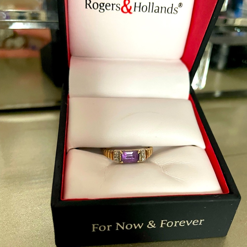 10 k yellow gold princess cut Amythest and diamond ring size 6